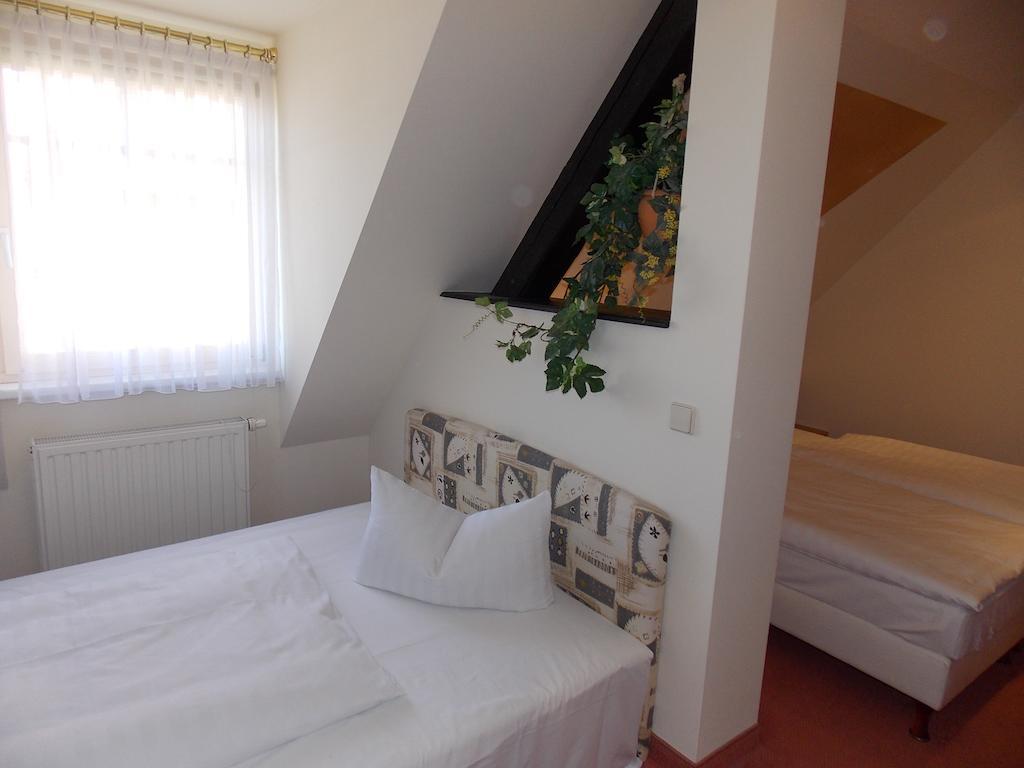 Gasthof Und Landhotel Zur Ausspanne Klipphausen ห้อง รูปภาพ