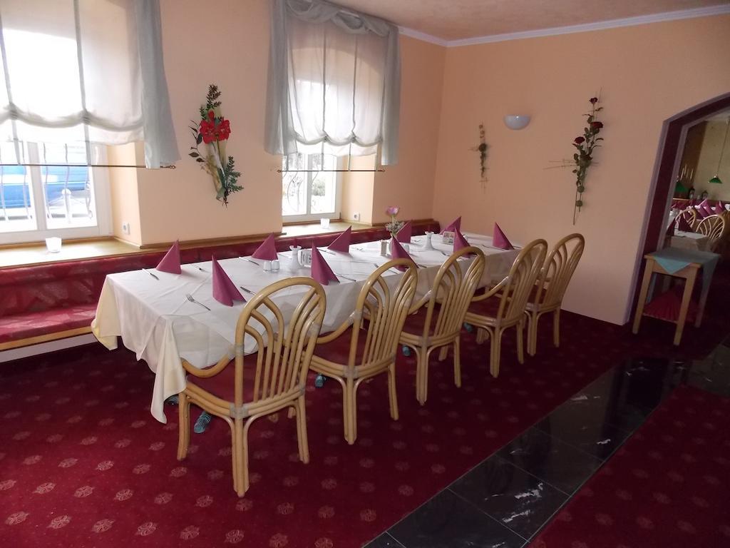 Gasthof Und Landhotel Zur Ausspanne Klipphausen ภายนอก รูปภาพ