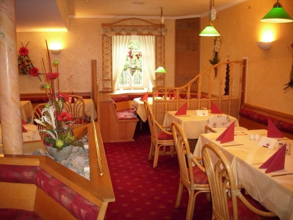 Gasthof Und Landhotel Zur Ausspanne Klipphausen ภายนอก รูปภาพ